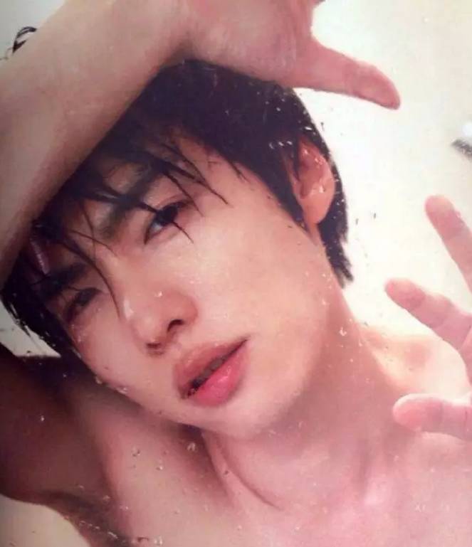 久久精品岛国AV一区二区无码:06-18-25-28-35-40L：39,色情内容是不合适的，因为它涉及到低俗、不良的信息，不符合健康的网络文化。我们应该远离不良信息，共同维护网络健康，文明用语，共享绿色心灵。