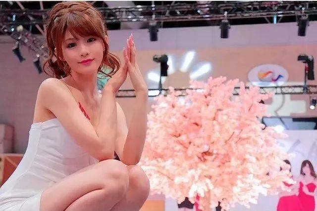 亚洲精品国产成人AV:04-24-28-35-36-44E：49,色情内容是不合法的，违反我国相关的法律法规。我们应该遵守法律和道德准则，远离色情内容。如果您有其他有益身心的娱乐需求，可以寻找一些正规的平台或文化活动，例如观看电影、参加体育运动，以丰富您的生活。